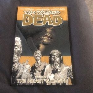 THE WALKING DEAD COMIC BOOK - VOL. 4